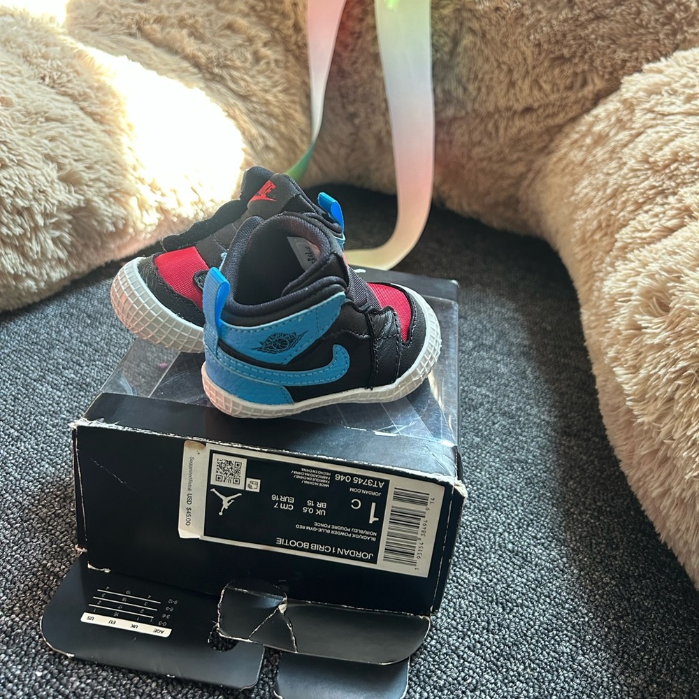 Jordan 1 crib booties